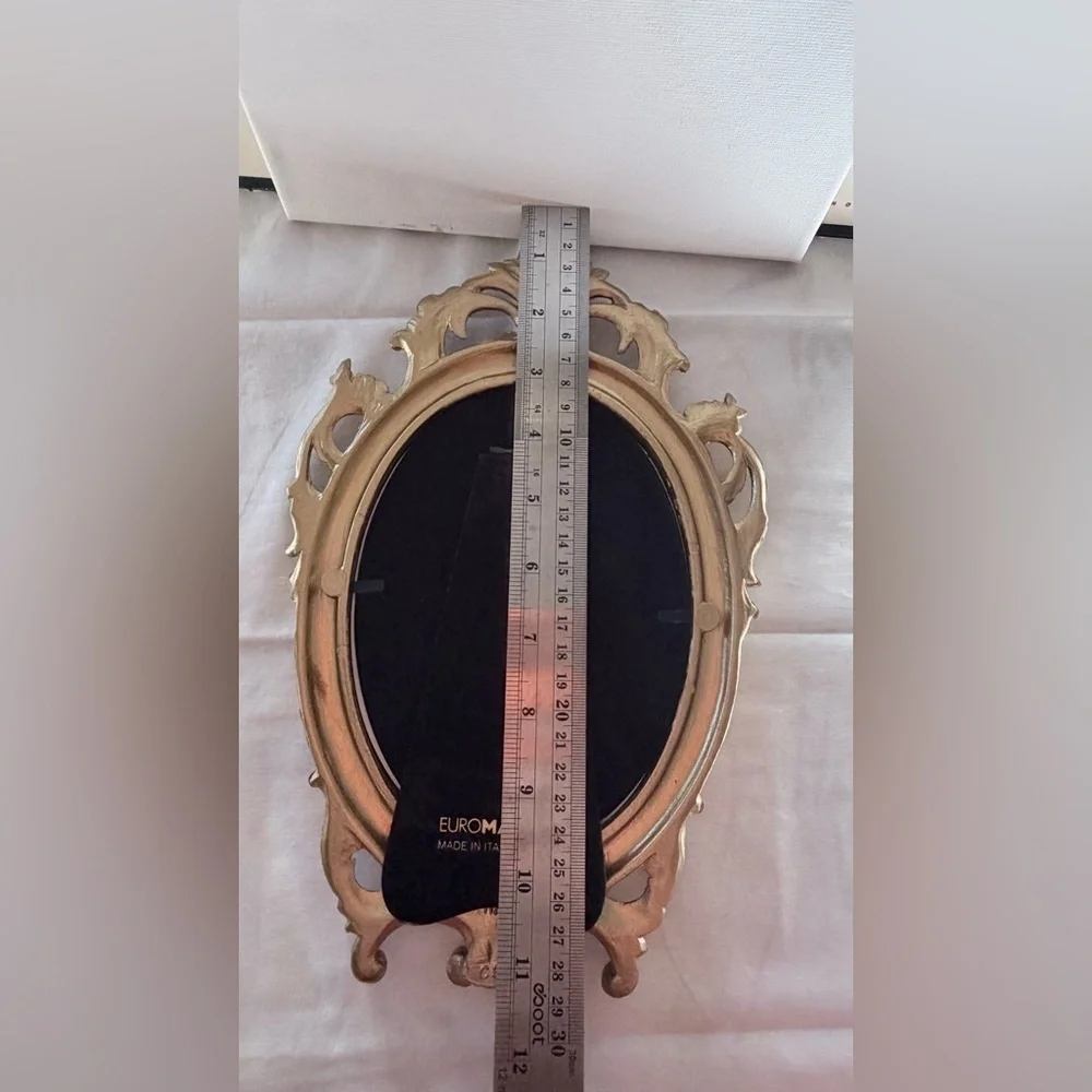 Elegant gold baroque style Ornate Oval Photo Frame